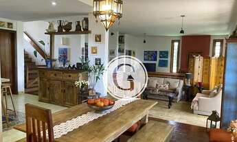 Imagem: Casa com 4 Dormitórios, sendo 2 Suítes