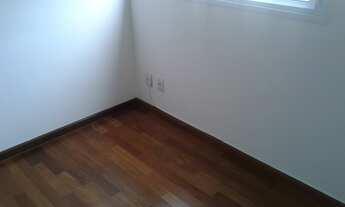 Imagem 7: Apartamento com 2 quartos sendo uma suíte, 1 vaga na garagem, sala com sacada fechada com