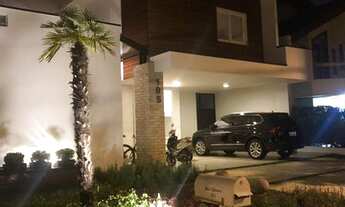 Imagem 2: Casa com 04 suites, com piscina aquecida, mezanino, construção moderna Condomínio Village