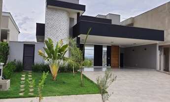 Imagem 2: Vende Casa em Condomínio 4 dormitórios, sendo 1 suíte e 3 tipo apartamentos, sala 3 ambien