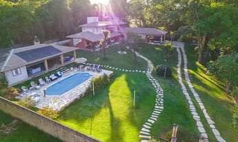 Imagem 3: Linda casa c/ edícula, piscina e muito verde. Lote c/ 3.500 m2!
