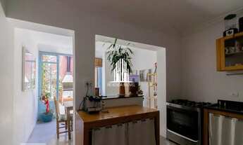 Imagem 2: Sobrado de vila, em rua fechada, com 2 dormitórios, 2 banheiros, sala de estar, cozinha, á