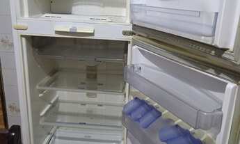 Imagem 2: Mesa geladeira e janela