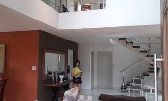 Imagem 4: Casa de condomínio para aluguel possui 350 metros quadrados com 4 quartos. Mobiliada