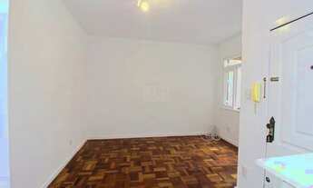 Imagem 4: Apartamento desocupado de um dormitório, suíte no Centro Histórico de Porto Alegre