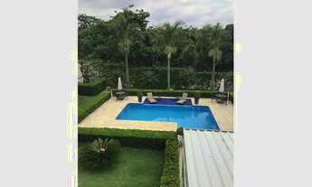 Imagem 2: Casa em condomínio, estilo neo clássica com 3 quartos com suítes 3 salas sendo uma com lar