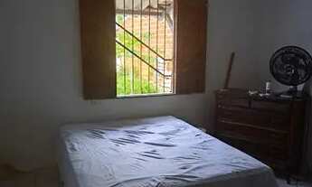 Imagem: Casa possuindo quatro vagas de garagem