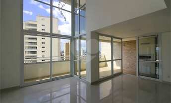 Imagem: Cobertura duplex de alto padrão. Elevador