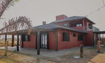 Imagem 2: Casa com Piscina e pé na areia em passo de torres