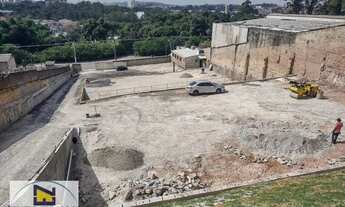 Imagem 6: Terreno todo regularizado com 5.640 m² de área e 35 metros de frente para a rua. Excelente