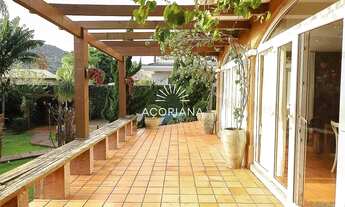 Imagem 5: Luxuosa Residência na Lagoa da Conceição com Amplo Terreno e 4 Dormitórios