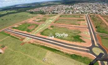 Imagem: Lotes de 250m² à 551m² sendo a partir