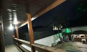 Imagem 4: Sobrado para aluguel tem 219 metros quadrados com 2 quartos