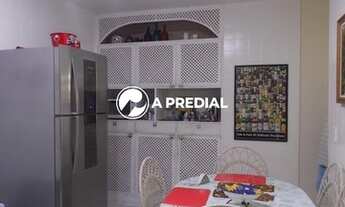 Imagem 3: Casa comercial com móveis projetados, a poucos metros da Avenida Pontes Vieira