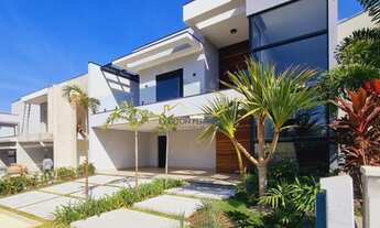 Imagem 3: Sobrado com 4 Suítes, sendo 1 no Piso Térreo, e Suíte Master com Closet e Banheira, Piscin