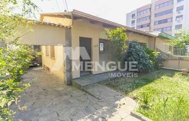 Imagem 2: Casa com 3 dormitórios e 2 vagas de garagem à venda em Porto Alegre no bairro Vila Ipirang