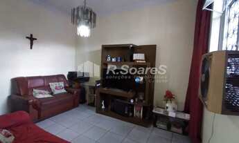 Imagem 5: Casa linear com três quartos sendo 1 suíte, em Bento Ribeiro, na Estrada Henriqque de Melo