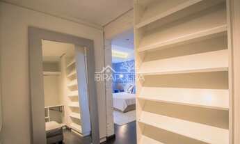 Imagem 4: Apartamento de 160m² com 2 suítes e 2 vagas de garagem distribuído em ampla sala com vara