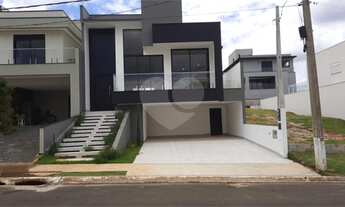 Imagem: Casa assobradada em condomínio - 196m²