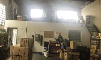 Imagem 2: Galpão Comercial 353 m² A.U. para Renda ( Alugado