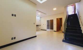 Imagem 6: Linda Casa à Venda com 3 dormitórios, sendo 1 suíte, Área Gourmet e Piscina, Residencial