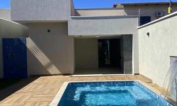 Imagem: Casa com piscina no Petrolar