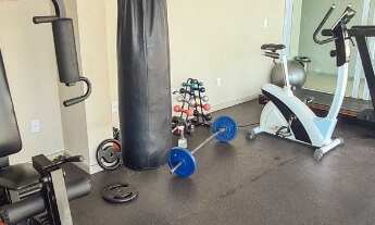 Imagem 2: Uma vista incrível para o mar, com 13m² de varanda, com quartos espaçosos e confortáveis!