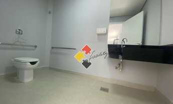 Imagem 3: Linda comercial em frente a Lagoa do Taquaral