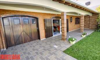 Imagem: Linda residência a poucos metros do mar