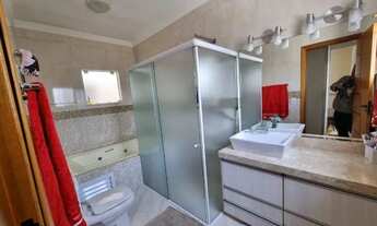 Imagem 3: Apartamento para aluguel possui 185 metros quadrados com 3 quartos