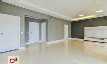 Imagem 7: Apartamento para locação, com 228m², 4 dormitórios, sendo 2 suítes, 4 banheiros, lavabo, 3