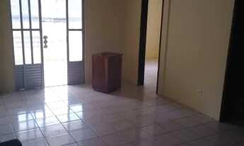 Imagem 2: Casa com o quarto ..sala grande ..varanda espaçosa.