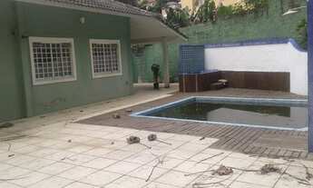 Imagem 2: Casa duplex 4 quartos sendo 1 suíte,terreno com piscina e hidro,3vagas no Cosme Velho. Doc