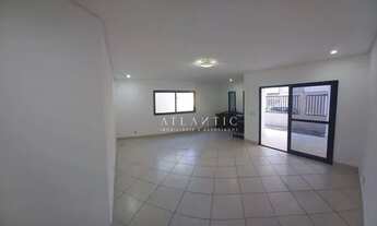 Imagem 2: Casa espaçosa de 3 quartos com ampla área externa, próximo ao Shopping Boulevard