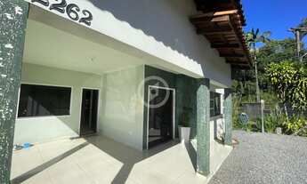 Imagem 4: Casa de Alvenaria com ampla área de festas e piscina