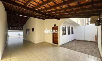 Imagem: Casa estilo sobrado com 3 quartos sendo