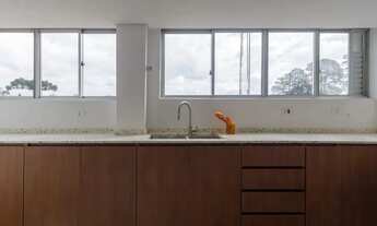 Imagem 6: Apartamento reformado com três quartos (uma suíte) no Batel