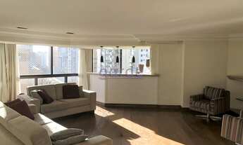 Imagem 2: Moema Pássaros com quadra de tênis