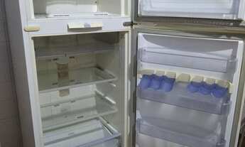 Imagem 5: Mesa geladeira e janela