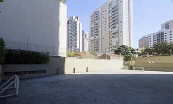 Imagem 5: Em frente ao ponto de ônibus para a estação Santa Cruz!