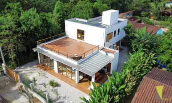 Imagem: Casa recém construída na Praia de Itamambuca