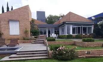 Imagem 2: Linda casa ajardinada em bairro nobre