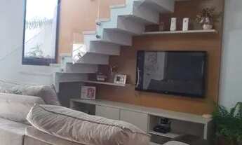 Imagem 4: Lar dos Sonhos: Sobrado em Condomínio com Área Gourmet e Suíte com Banheira