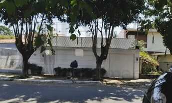 Imagem: Casa ampla em rua tranquila de Moema, próxima