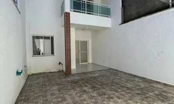 Imagem 4: Casa duplex para locação com móveis projetados e cortina nos quartos