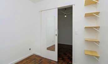 Imagem 7: Apartamento térreo de um dormitório transformado em dois dormitórios no bairro Passo da Ar