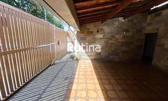 Imagem 2: Casa para aluguel, 5 quartos, 1 suíte, 2 vagas, Nossa Senhora Aparecida - Uberlândia/MG