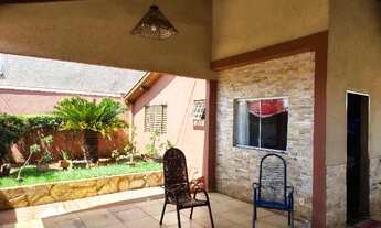 Imagem 2: Casa espaçosa com edícula