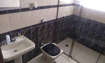 Imagem 5: Sobrado grande de esquina com 3 lojas anexas