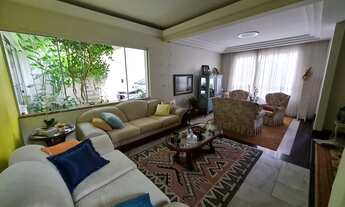 Imagem 2: Casa para Venda no bairro Centro em Balneário Camboriú, 5 quartos sendo 1 suíte, 4 vagas